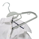 4 of 4:Paquete de 12 perchas para collar Saver Ultimate de Simplify Kids en gris claro 
