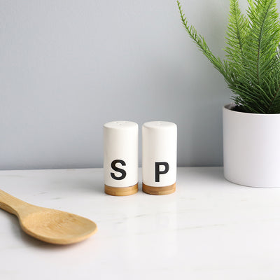 4 of 4:Ensemble salière et poivrière en céramique Home Basics avec accents en bambou, blanc 