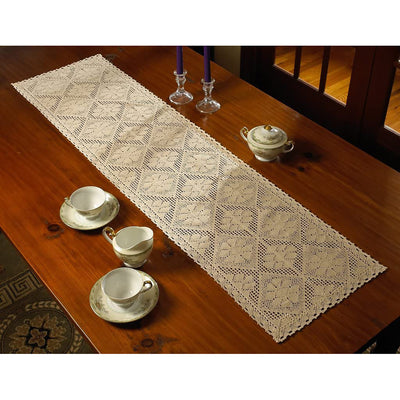 2 of 18:Chemin de table en dentelle vintage au crochet avec étoiles 