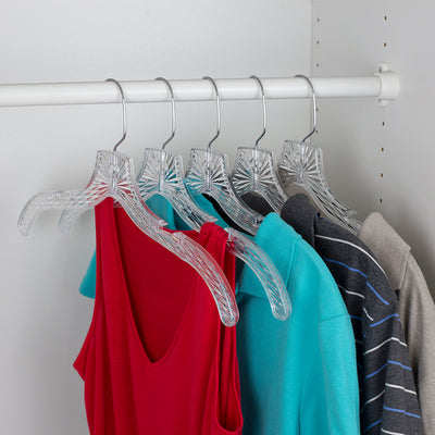 5 of 6:Cintres en plastique cristal Graceful Curve de Home Basics (lot de 5), transparents 