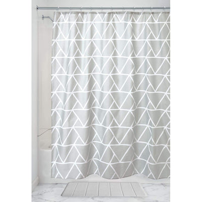 1 of 2:Rideau de douche en tissu iDesign Connected Triangle, gris-blanc, 72 x 72 pouces 