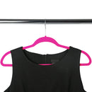 3 of 4:Paquete de 25 perchas delgadas para trajes de terciopelo en color fucsia de Simplify 