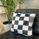 3 of 8:Coussin en fausse fourrure à carreaux Raceway, 50 x 50 cm 
