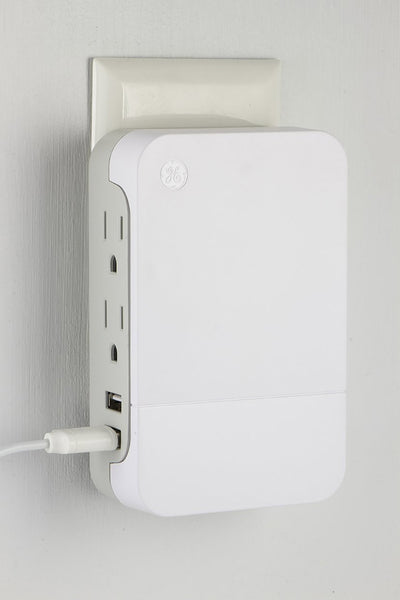 2 of 5:Parasurtenseur de charge USB GE Pro avec 2 prises d'accès latérales et 2 ports USB, 2,4 A partagés 