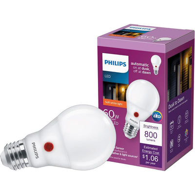 1 of 4:Lampe LED Philips Dusk-To-Dawn A19, 2 700 K, non réglable, givrée, blanc doux 