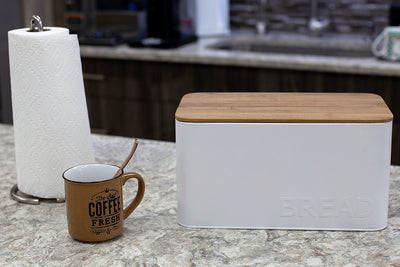 4 of 4:Boîte à pain en fer blanc Home Basics avec couvercle en bambou, blanche, 33,8 x 19 x 17,6 cm 