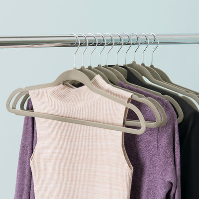 4 of 4:Cintres antidérapants en velours Home Basics, lot de 10, gris, 45 x 12,7 x 24 cm 