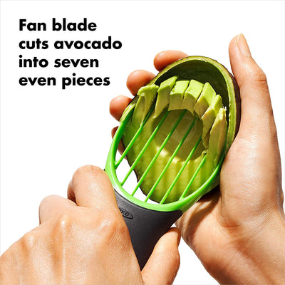 4 of 5:Coupe-avocat 3 en 1 OXO Good Grips, vert 