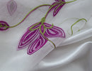 8 of 8:Panel doble con bordado floral Vittoria con cenefa adjunta, morado, 54 x 84 pulgadas 