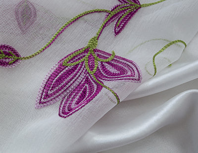 8 of 8:Panel doble con bordado floral Vittoria con cenefa adjunta, morado, 54 x 84 pulgadas 
