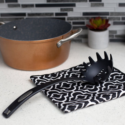 5 of 5:Home Basics - Servidor de pasta antiadherente de plástico de nailon, color negro 